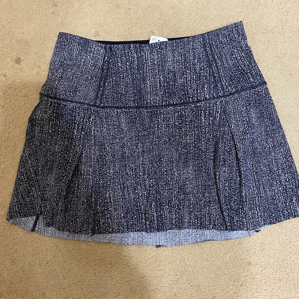 Lululemon Lost In Pace Skirt (Tall) (15")
Air Time White Black- size 6